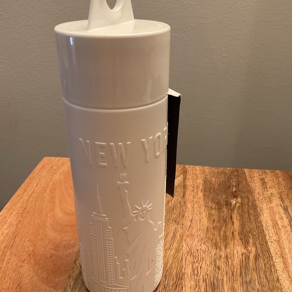 NWT White New York Embossed Water Bottle - Picture 3 of 7
